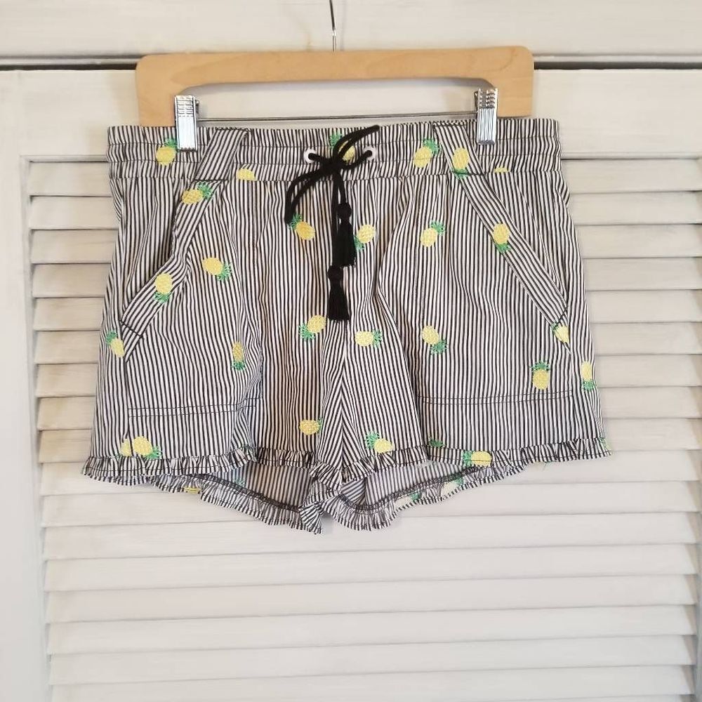 Jolt Stripe Pineapple Ruffle Shorts Black White L